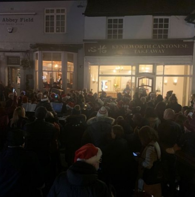 News » Crackley's Carols Entertain At Kenilworth's Light Switch On